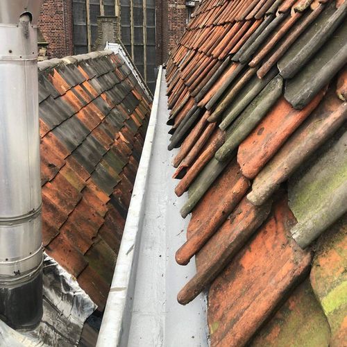 Oude dakgoot weer helemaal nieuw Dakgoot in Rhoon reparatie
